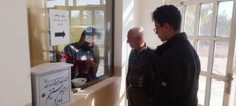 بمناسبت گرامیداشت دهه فجر  واکسیناسیون طیور بومی علیه بیماری نیوکاسل درشهرستان  اردکان انجام شد